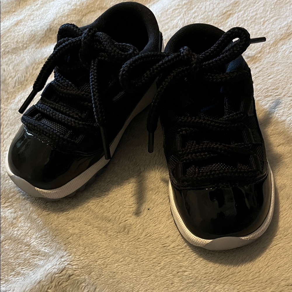 Jordan 11 Retro Low Kids Black and White Sneakers